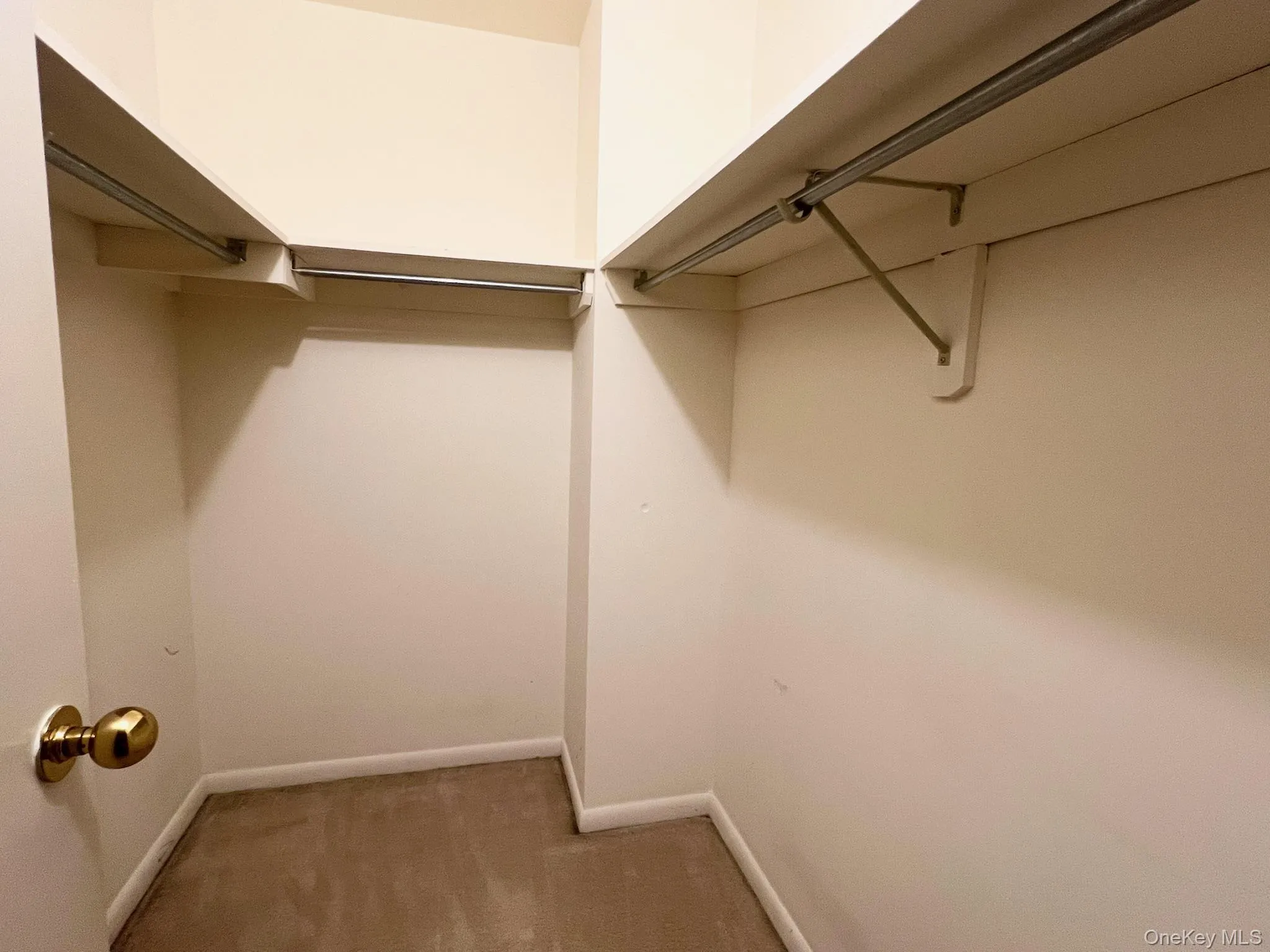 Walk-in Closet Walk-in Closet