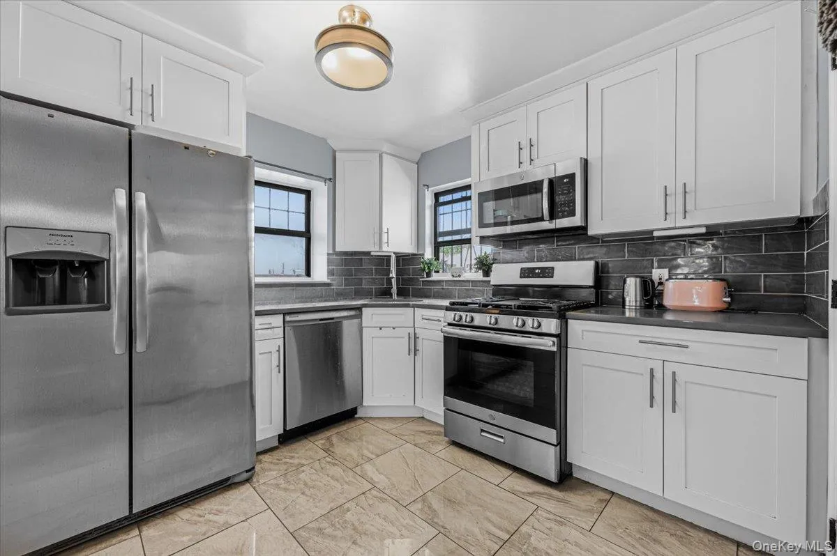 21825 104th Avenue, New York, NY, 3 Bedrooms Bedrooms, 7 Rooms Rooms,2 BathroomsBathrooms,Residential,For Rent,104th,0,1037684 21825 104th Avenue, New York, NY, 3 Bedrooms Bedrooms, 7 Rooms Rooms,2 BathroomsBathrooms,Residential,For Rent,104th,0,1037684