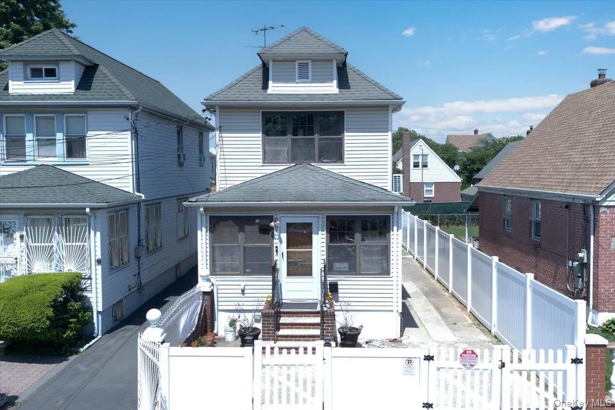 21825 104th Avenue, New York, NY, 3 Bedrooms Bedrooms, 7 Rooms Rooms,2 BathroomsBathrooms,Residential,For Rent,104th,0,1037684 21825 104th Avenue, New York, NY, 3 Bedrooms Bedrooms, 7 Rooms Rooms,2 BathroomsBathrooms,Residential,For Rent,104th,0,1037684