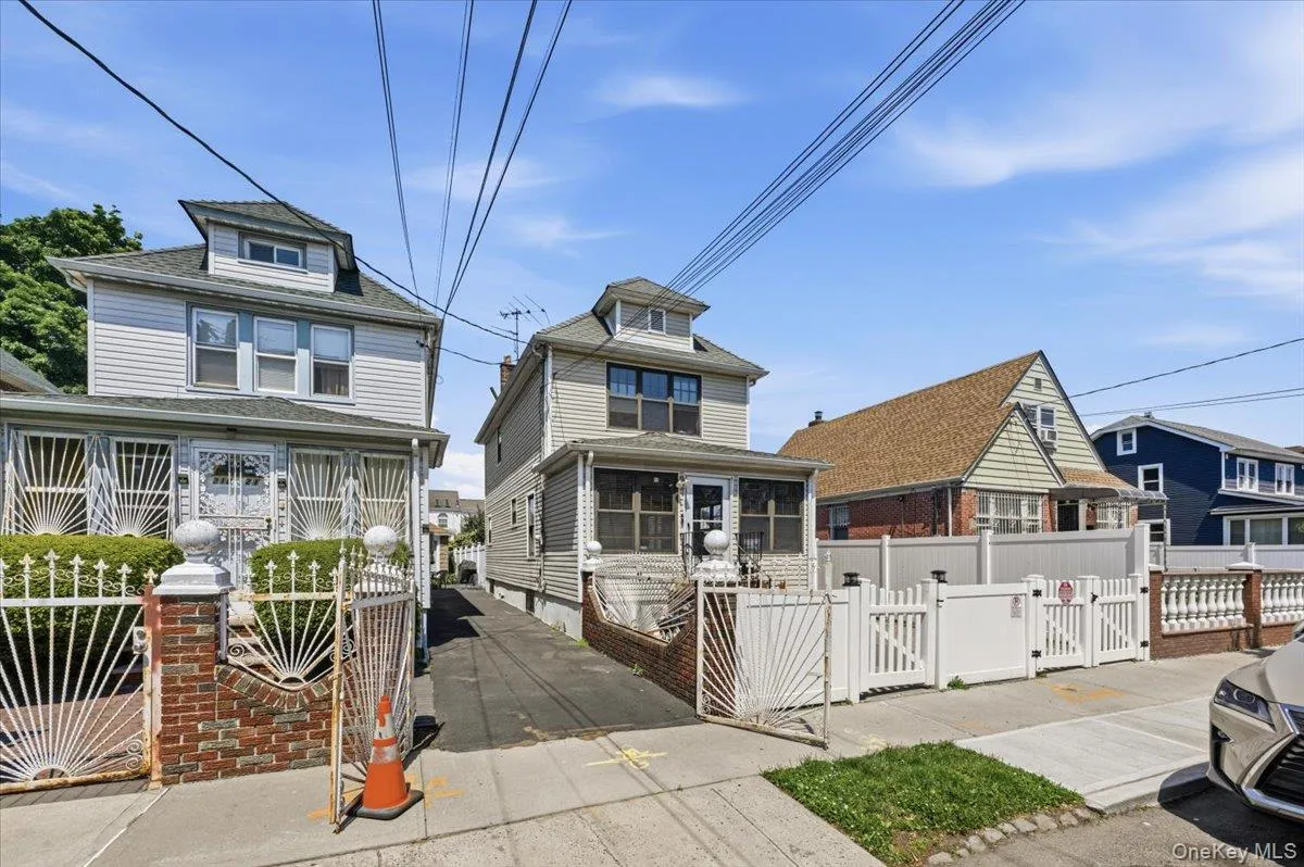 21825 104th Avenue, New York, NY, 3 Bedrooms Bedrooms, 7 Rooms Rooms,2 BathroomsBathrooms,Residential,For Rent,104th,0,1037684 21825 104th Avenue, New York, NY, 3 Bedrooms Bedrooms, 7 Rooms Rooms,2 BathroomsBathrooms,Residential,For Rent,104th,0,1037684