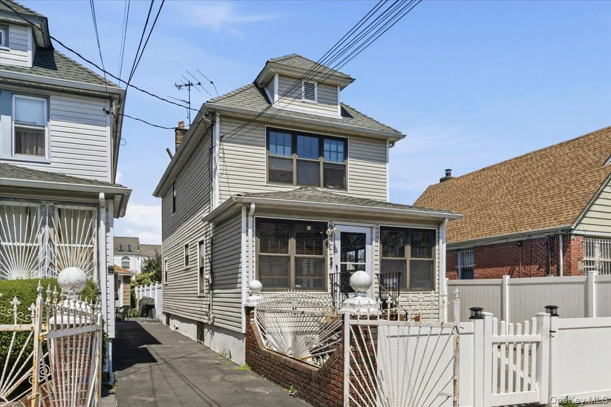 21825 104th Avenue, New York, NY, 3 Bedrooms Bedrooms, 7 Rooms Rooms,2 BathroomsBathrooms,Residential,For Rent,104th,0,1037684 21825 104th Avenue, New York, NY, 3 Bedrooms Bedrooms, 7 Rooms Rooms,2 BathroomsBathrooms,Residential,For Rent,104th,0,1037684