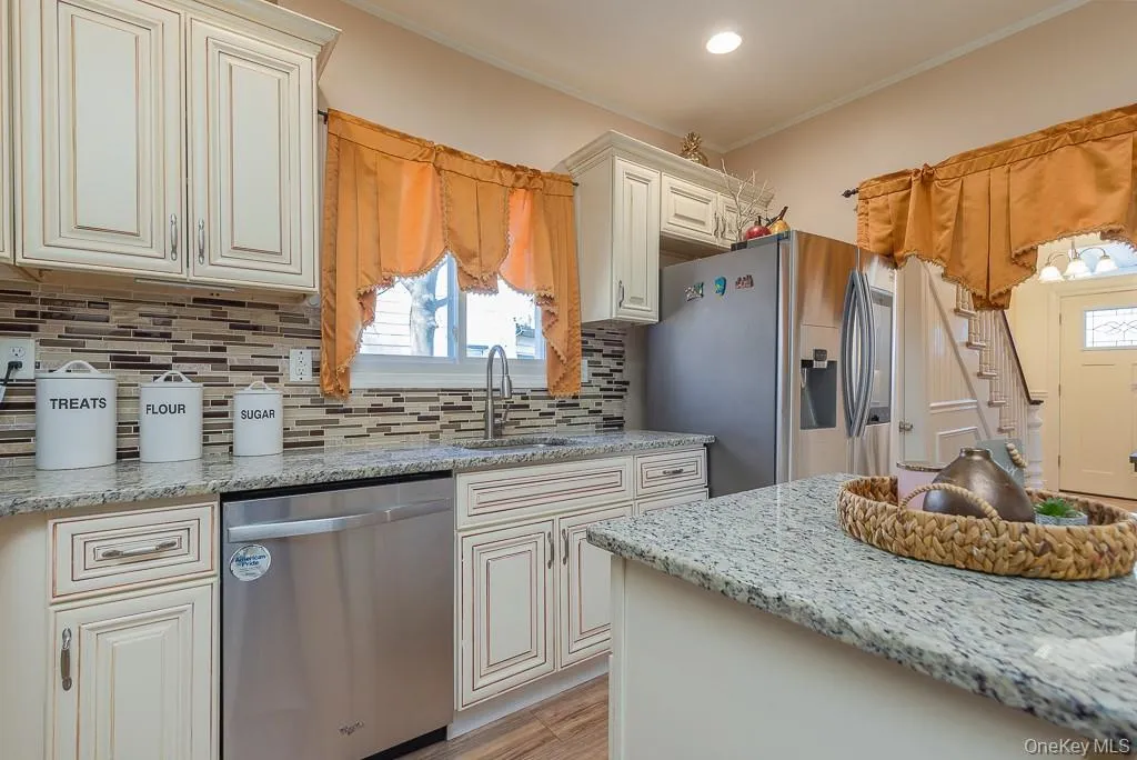 325 Westside Avenue, Haverstraw, NY, 4 Bedrooms Bedrooms, 7 Rooms Rooms,1 BathroomBathrooms,Residential Lease,For Rent,Westside Avenue,0,1037685 325 Westside Avenue, Haverstraw, NY, 4 Bedrooms Bedrooms, 7 Rooms Rooms,1 BathroomBathrooms,Residential Lease,For Rent,Westside Avenue,0,1037685