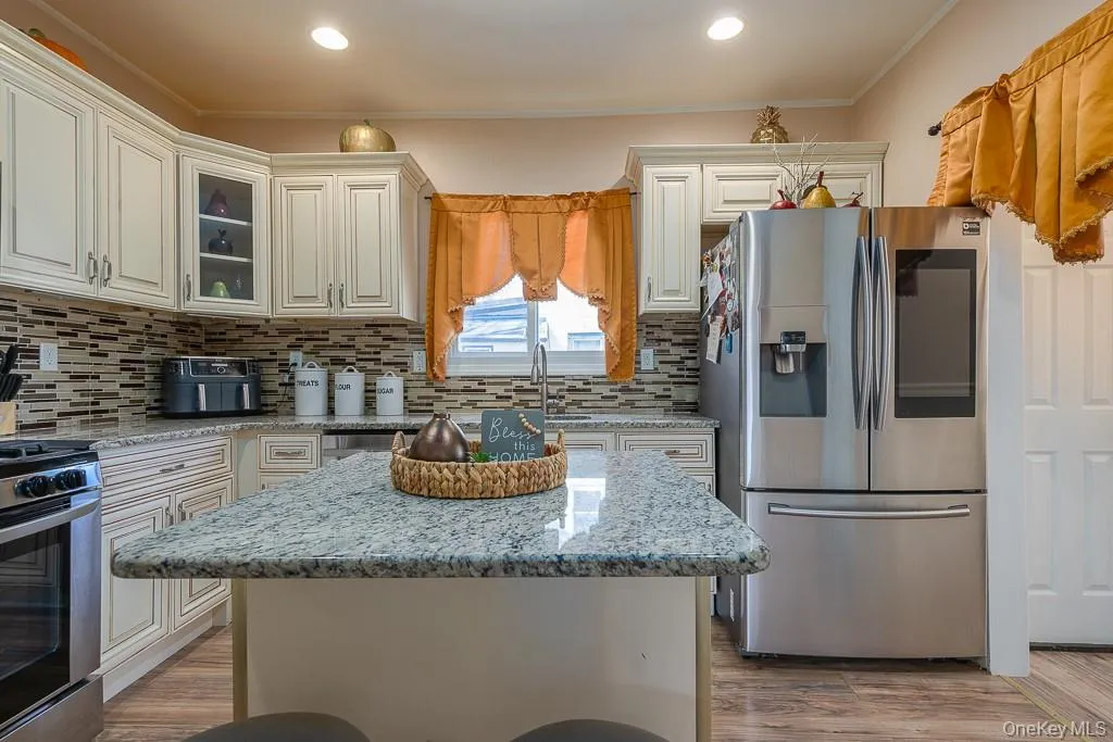 325 Westside Avenue, Haverstraw, NY, 4 Bedrooms Bedrooms, 7 Rooms Rooms,1 BathroomBathrooms,Residential Lease,For Rent,Westside Avenue,0,1037685 325 Westside Avenue, Haverstraw, NY, 4 Bedrooms Bedrooms, 7 Rooms Rooms,1 BathroomBathrooms,Residential Lease,For Rent,Westside Avenue,0,1037685