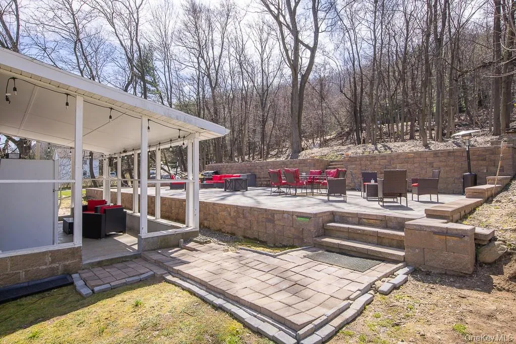 325 Westside Avenue, Haverstraw, NY, 4 Bedrooms Bedrooms, 7 Rooms Rooms,1 BathroomBathrooms,Residential Lease,For Rent,Westside Avenue,0,1037685 325 Westside Avenue, Haverstraw, NY, 4 Bedrooms Bedrooms, 7 Rooms Rooms,1 BathroomBathrooms,Residential Lease,For Rent,Westside Avenue,0,1037685
