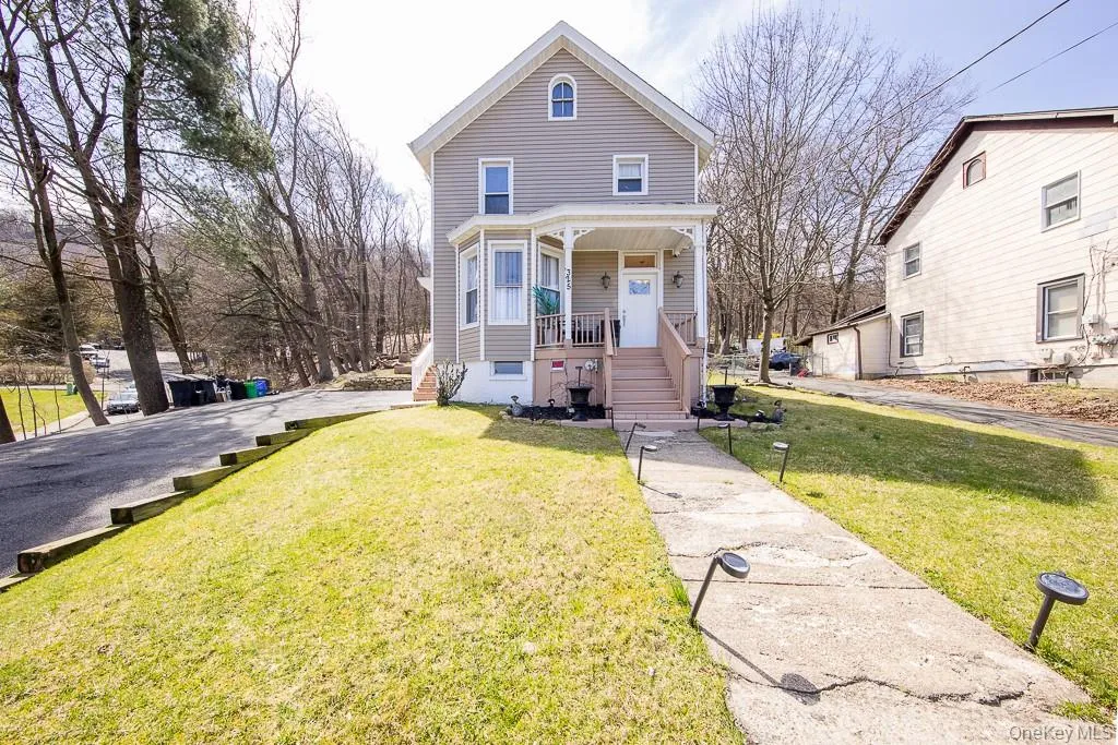 325 Westside Avenue, Haverstraw, NY, 4 Bedrooms Bedrooms, 7 Rooms Rooms,1 BathroomBathrooms,Residential Lease,For Rent,Westside Avenue,0,1037685 325 Westside Avenue, Haverstraw, NY, 4 Bedrooms Bedrooms, 7 Rooms Rooms,1 BathroomBathrooms,Residential Lease,For Rent,Westside Avenue,0,1037685