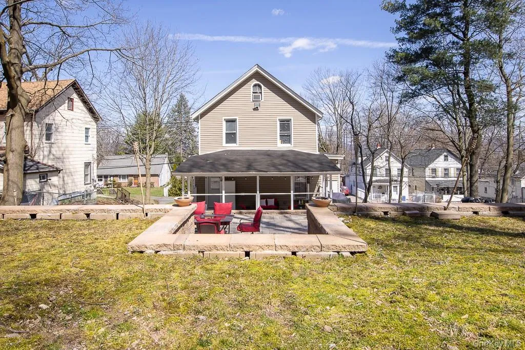 325 Westside Avenue, Haverstraw, NY, 4 Bedrooms Bedrooms, 7 Rooms Rooms,1 BathroomBathrooms,Residential Lease,For Rent,Westside Avenue,0,1037685 325 Westside Avenue, Haverstraw, NY, 4 Bedrooms Bedrooms, 7 Rooms Rooms,1 BathroomBathrooms,Residential Lease,For Rent,Westside Avenue,0,1037685