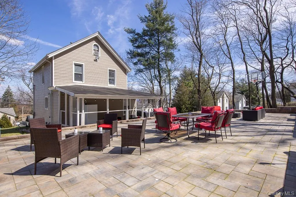 325 Westside Avenue, Haverstraw, NY, 4 Bedrooms Bedrooms, 7 Rooms Rooms,1 BathroomBathrooms,Residential Lease,For Rent,Westside Avenue,0,1037685 325 Westside Avenue, Haverstraw, NY, 4 Bedrooms Bedrooms, 7 Rooms Rooms,1 BathroomBathrooms,Residential Lease,For Rent,Westside Avenue,0,1037685