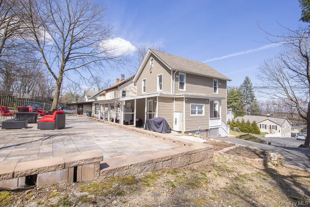 325 Westside Avenue, Haverstraw, NY, 4 Bedrooms Bedrooms, 7 Rooms Rooms,1 BathroomBathrooms,Residential Lease,For Rent,Westside Avenue,0,1037685 325 Westside Avenue, Haverstraw, NY, 4 Bedrooms Bedrooms, 7 Rooms Rooms,1 BathroomBathrooms,Residential Lease,For Rent,Westside Avenue,0,1037685