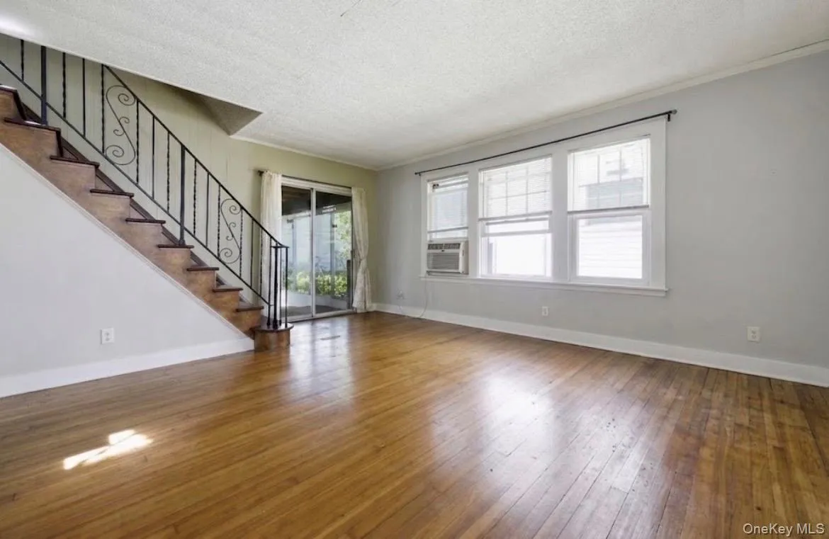 36 Hawthorne Street, North Hempstead, NY, 3 Bedrooms Bedrooms, 7 Rooms Rooms,2 BathroomsBathrooms,Residential,For Rent,Hawthorne,0,1037687 36 Hawthorne Street, North Hempstead, NY, 3 Bedrooms Bedrooms, 7 Rooms Rooms,2 BathroomsBathrooms,Residential,For Rent,Hawthorne,0,1037687