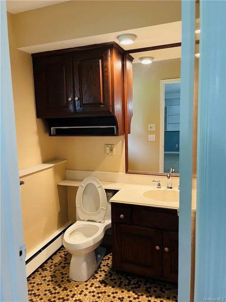 Full lower full level bath Full lower full level bath