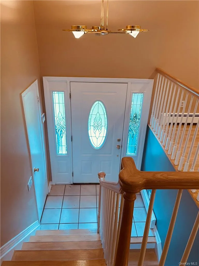 Entry with upgraded lead and glass Front door. Entry with upgraded lead and glass Front door.