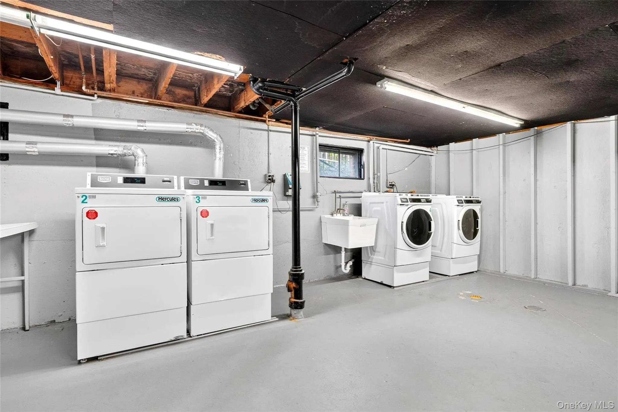 Located in basement, shared with 4 apartments Located in basement, shared with 4 apartments