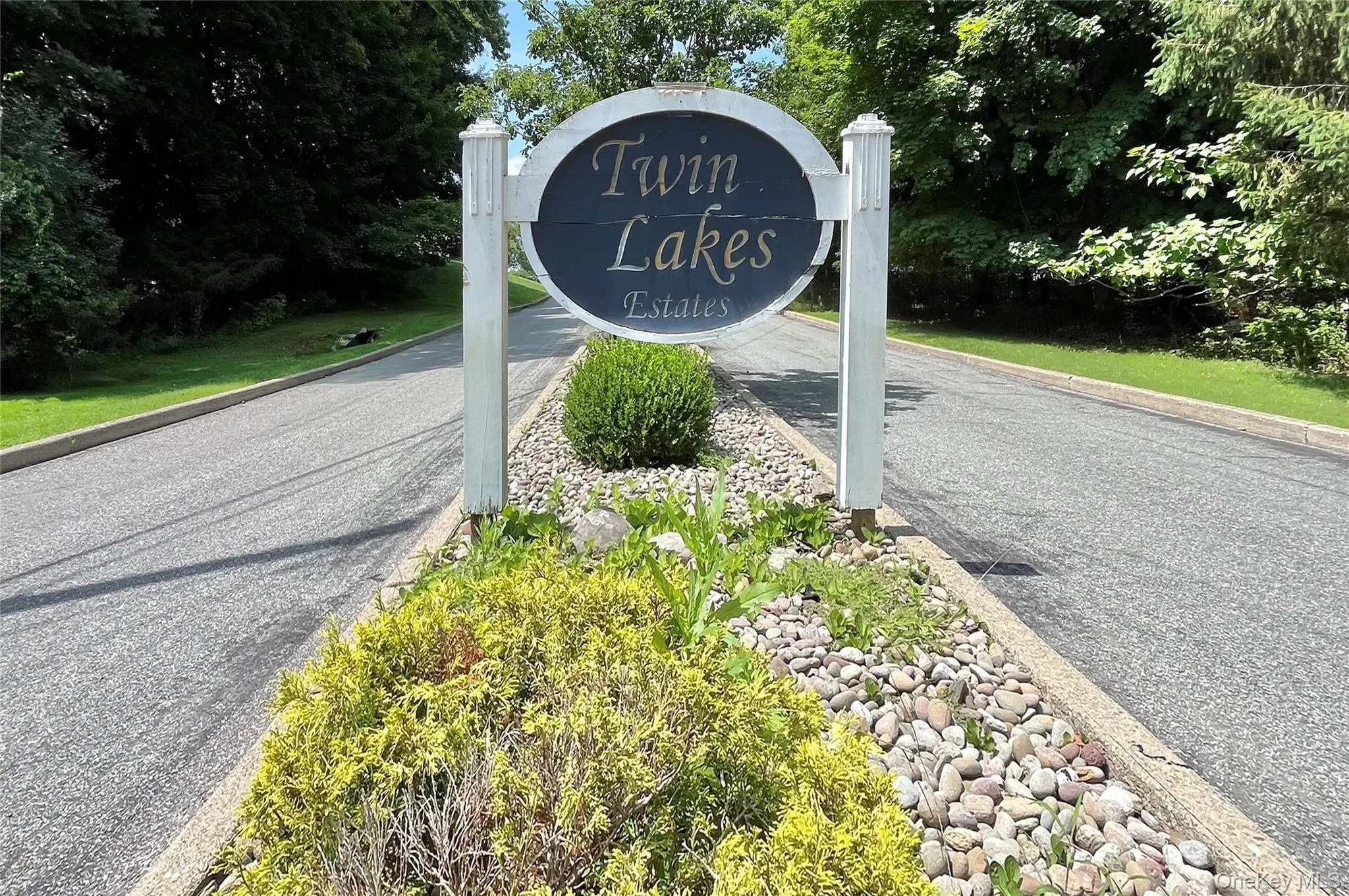 7 Frances Lane, Monroe, NY, 4 Bedrooms Bedrooms, 11 Rooms Rooms,2 BathroomsBathrooms,Residential,For Rent,Frances,0,1037697 7 Frances Lane, Monroe, NY, 4 Bedrooms Bedrooms, 11 Rooms Rooms,2 BathroomsBathrooms,Residential,For Rent,Frances,0,1037697