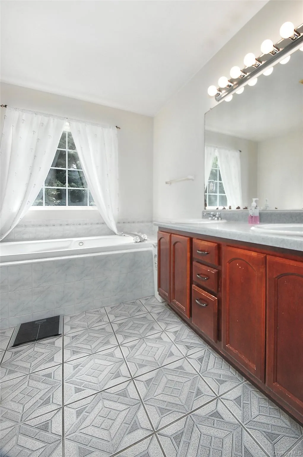 7 Frances Lane, Monroe, NY, 4 Bedrooms Bedrooms, 11 Rooms Rooms,2 BathroomsBathrooms,Residential,For Rent,Frances,0,1037697 7 Frances Lane, Monroe, NY, 4 Bedrooms Bedrooms, 11 Rooms Rooms,2 BathroomsBathrooms,Residential,For Rent,Frances,0,1037697