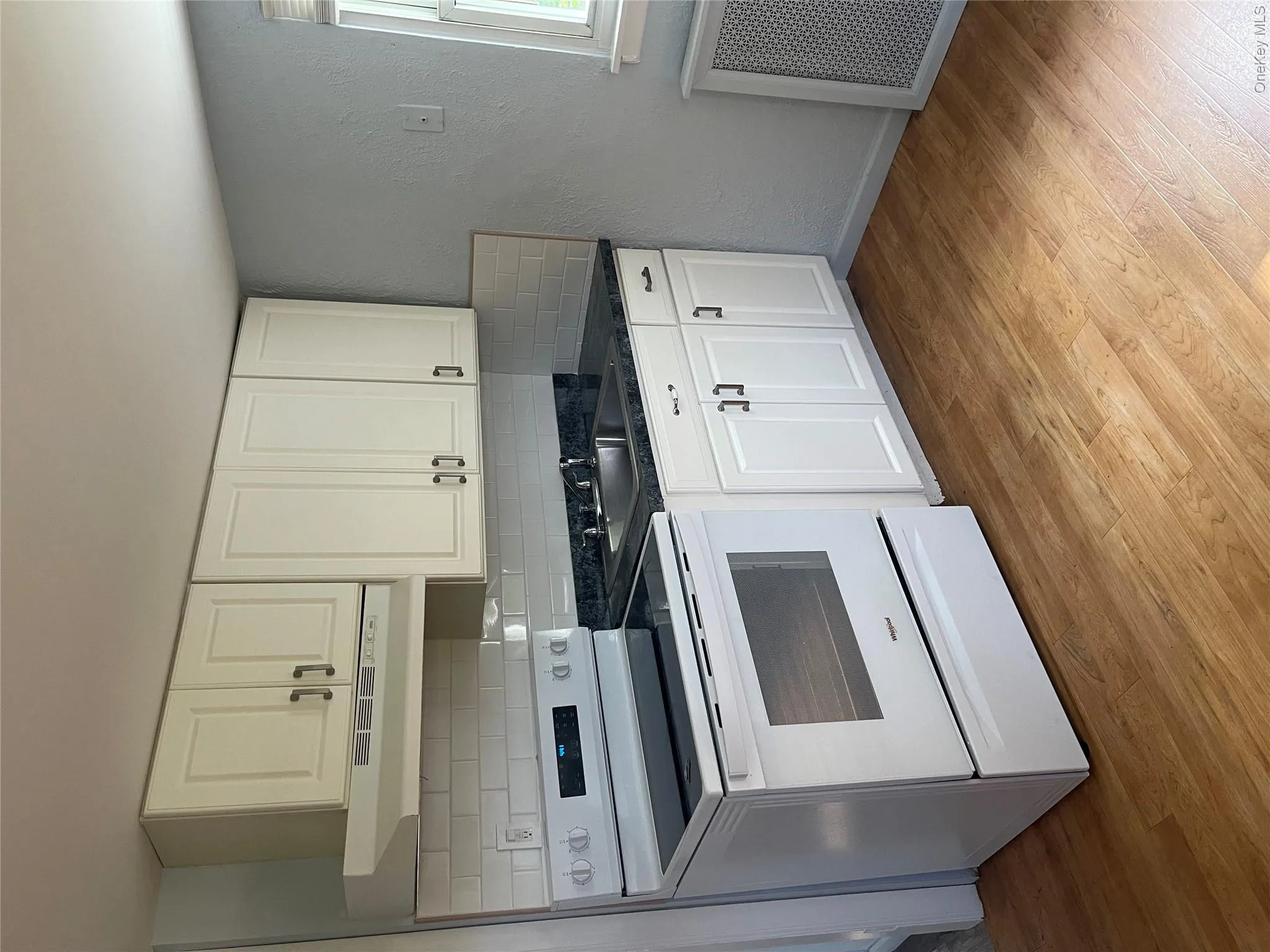 140 Nassau Avenue, Islip, NY, 2 Bedrooms Bedrooms, 4 Rooms Rooms,1 BathroomBathrooms,Residential Lease,For Rent,Nassau,0,1037705 140 Nassau Avenue, Islip, NY, 2 Bedrooms Bedrooms, 4 Rooms Rooms,1 BathroomBathrooms,Residential Lease,For Rent,Nassau,0,1037705