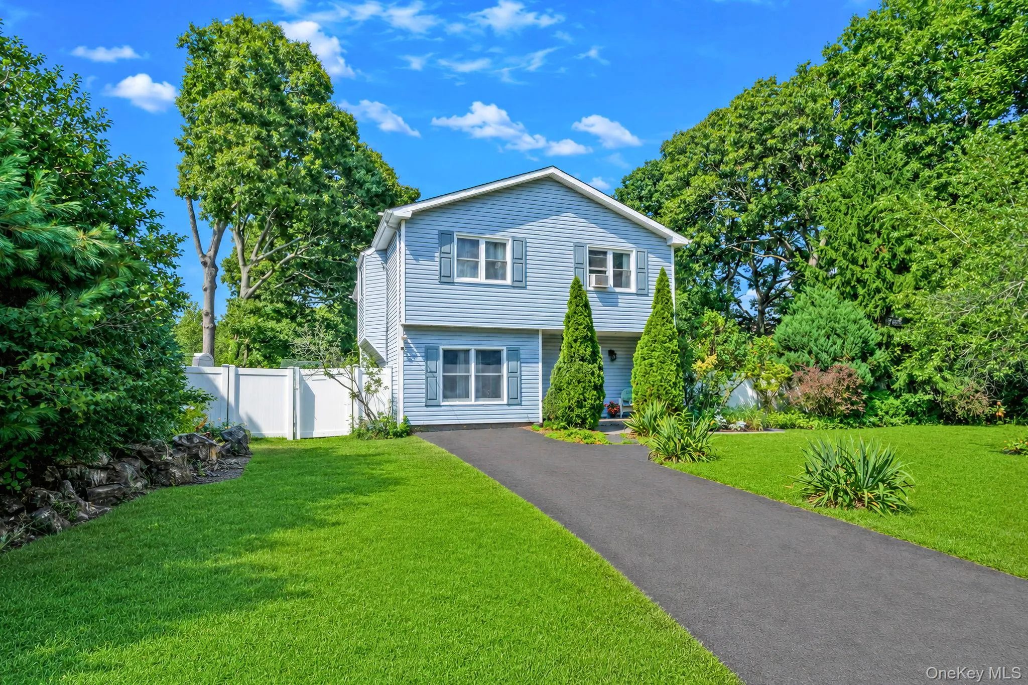 37 Main Avenue, Brookhaven, NY, 4 Bedrooms Bedrooms, 8 Rooms Rooms,2 BathroomsBathrooms,Residential,For Rent,Main,0,1037709 37 Main Avenue, Brookhaven, NY, 4 Bedrooms Bedrooms, 8 Rooms Rooms,2 BathroomsBathrooms,Residential,For Rent,Main,0,1037709