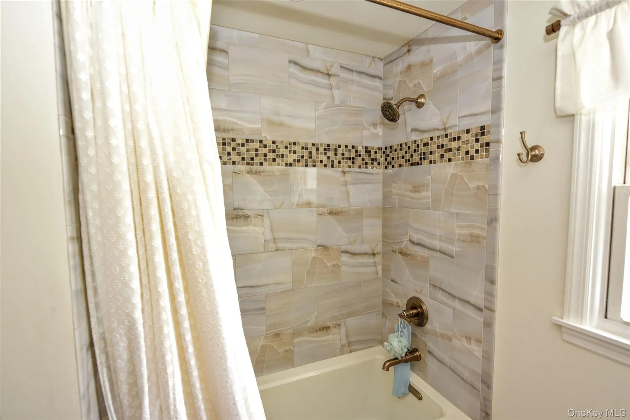 Beautiful tile bath area Beautiful tile bath area