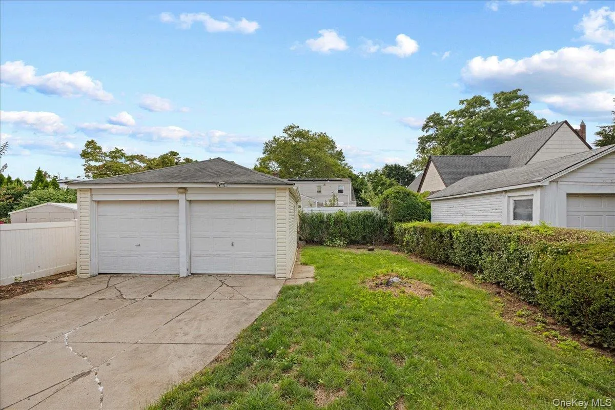 96 Capitol Avenue, North Hempstead, NY, 3 Bedrooms Bedrooms, 6 Rooms Rooms,1 BathroomBathrooms,Residential,For Rent,Capitol,0,1037731 96 Capitol Avenue, North Hempstead, NY, 3 Bedrooms Bedrooms, 6 Rooms Rooms,1 BathroomBathrooms,Residential,For Rent,Capitol,0,1037731