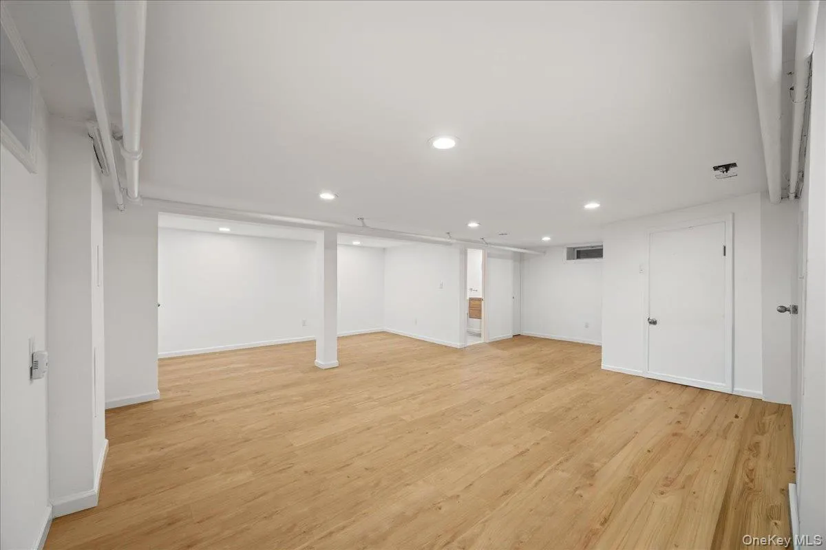96 Capitol Avenue, North Hempstead, NY, 3 Bedrooms Bedrooms, 6 Rooms Rooms,1 BathroomBathrooms,Residential,For Rent,Capitol,0,1037731 96 Capitol Avenue, North Hempstead, NY, 3 Bedrooms Bedrooms, 6 Rooms Rooms,1 BathroomBathrooms,Residential,For Rent,Capitol,0,1037731