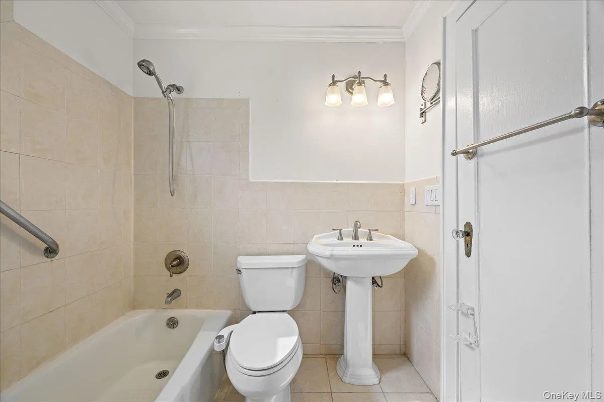 96 Capitol Avenue, North Hempstead, NY, 3 Bedrooms Bedrooms, 6 Rooms Rooms,1 BathroomBathrooms,Residential,For Rent,Capitol,0,1037731 96 Capitol Avenue, North Hempstead, NY, 3 Bedrooms Bedrooms, 6 Rooms Rooms,1 BathroomBathrooms,Residential,For Rent,Capitol,0,1037731