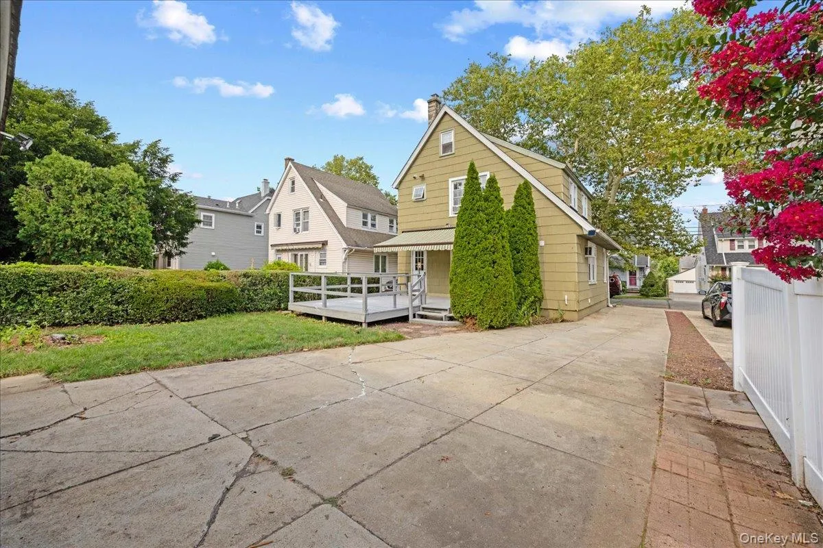 96 Capitol Avenue, North Hempstead, NY, 3 Bedrooms Bedrooms, 6 Rooms Rooms,1 BathroomBathrooms,Residential,For Rent,Capitol,0,1037731 96 Capitol Avenue, North Hempstead, NY, 3 Bedrooms Bedrooms, 6 Rooms Rooms,1 BathroomBathrooms,Residential,For Rent,Capitol,0,1037731