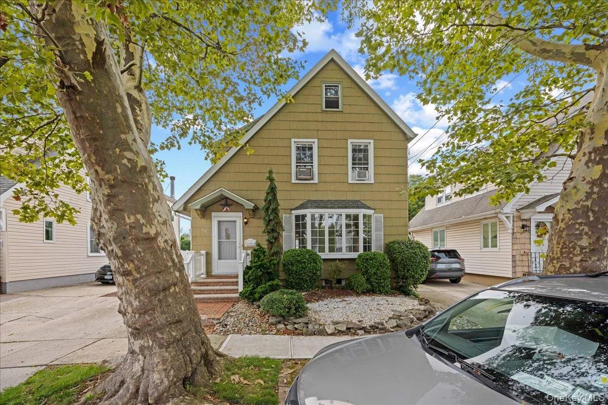 96 Capitol Avenue, North Hempstead, NY, 3 Bedrooms Bedrooms, 6 Rooms Rooms,1 BathroomBathrooms,Residential,For Rent,Capitol,0,1037731 96 Capitol Avenue, North Hempstead, NY, 3 Bedrooms Bedrooms, 6 Rooms Rooms,1 BathroomBathrooms,Residential,For Rent,Capitol,0,1037731