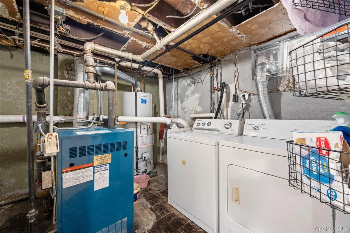 96 Capitol Avenue, North Hempstead, NY, 3 Bedrooms Bedrooms, 6 Rooms Rooms,1 BathroomBathrooms,Residential,For Rent,Capitol,0,1037731 96 Capitol Avenue, North Hempstead, NY, 3 Bedrooms Bedrooms, 6 Rooms Rooms,1 BathroomBathrooms,Residential,For Rent,Capitol,0,1037731
