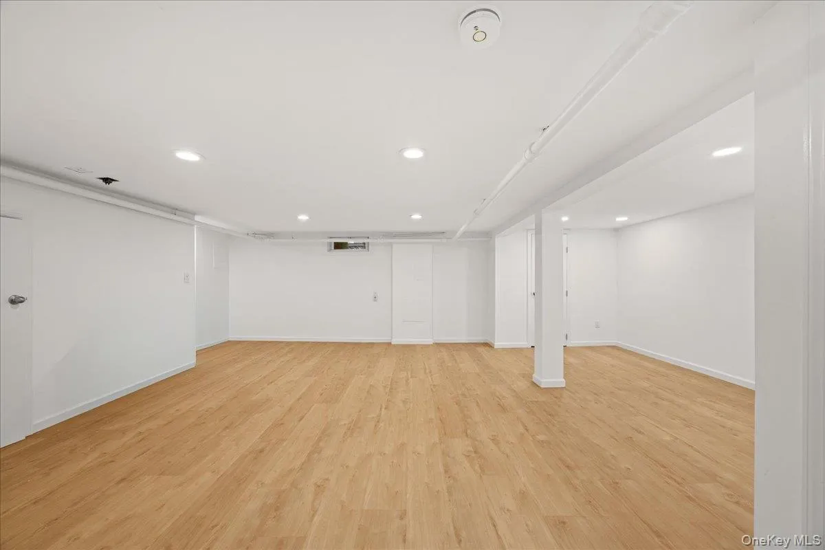 96 Capitol Avenue, North Hempstead, NY, 3 Bedrooms Bedrooms, 6 Rooms Rooms,1 BathroomBathrooms,Residential,For Rent,Capitol,0,1037731 96 Capitol Avenue, North Hempstead, NY, 3 Bedrooms Bedrooms, 6 Rooms Rooms,1 BathroomBathrooms,Residential,For Rent,Capitol,0,1037731