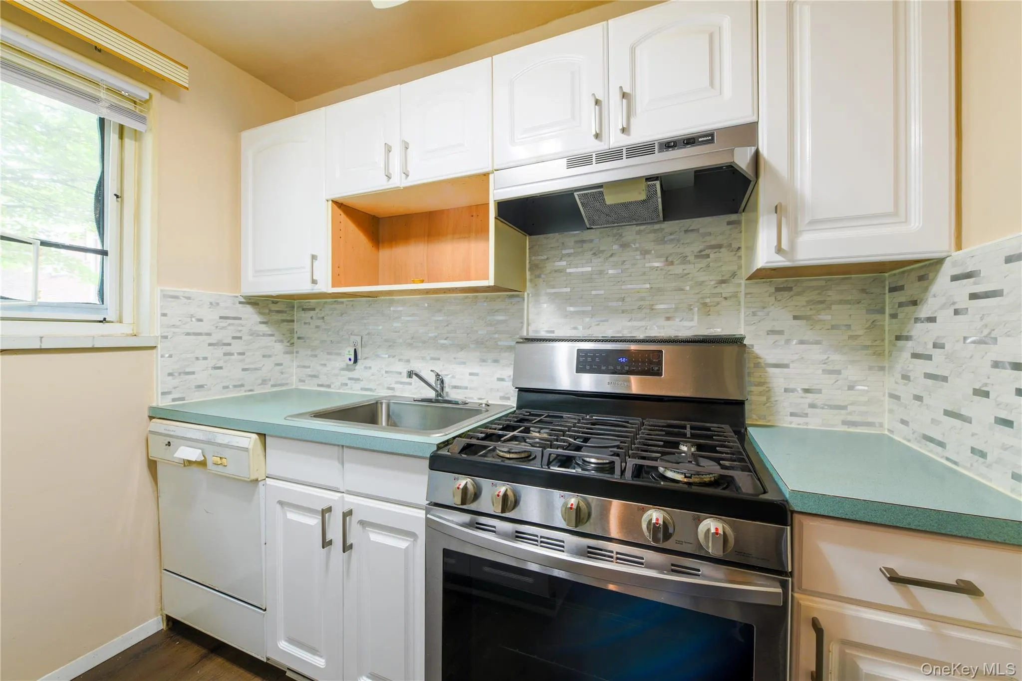 225-35 88 Avenue, New York, NY, 2 Bedrooms Bedrooms, 5 Rooms Rooms,1 BathroomBathrooms,Residential,For Rent,88,0,1037735 225-35 88 Avenue, New York, NY, 2 Bedrooms Bedrooms, 5 Rooms Rooms,1 BathroomBathrooms,Residential,For Rent,88,0,1037735