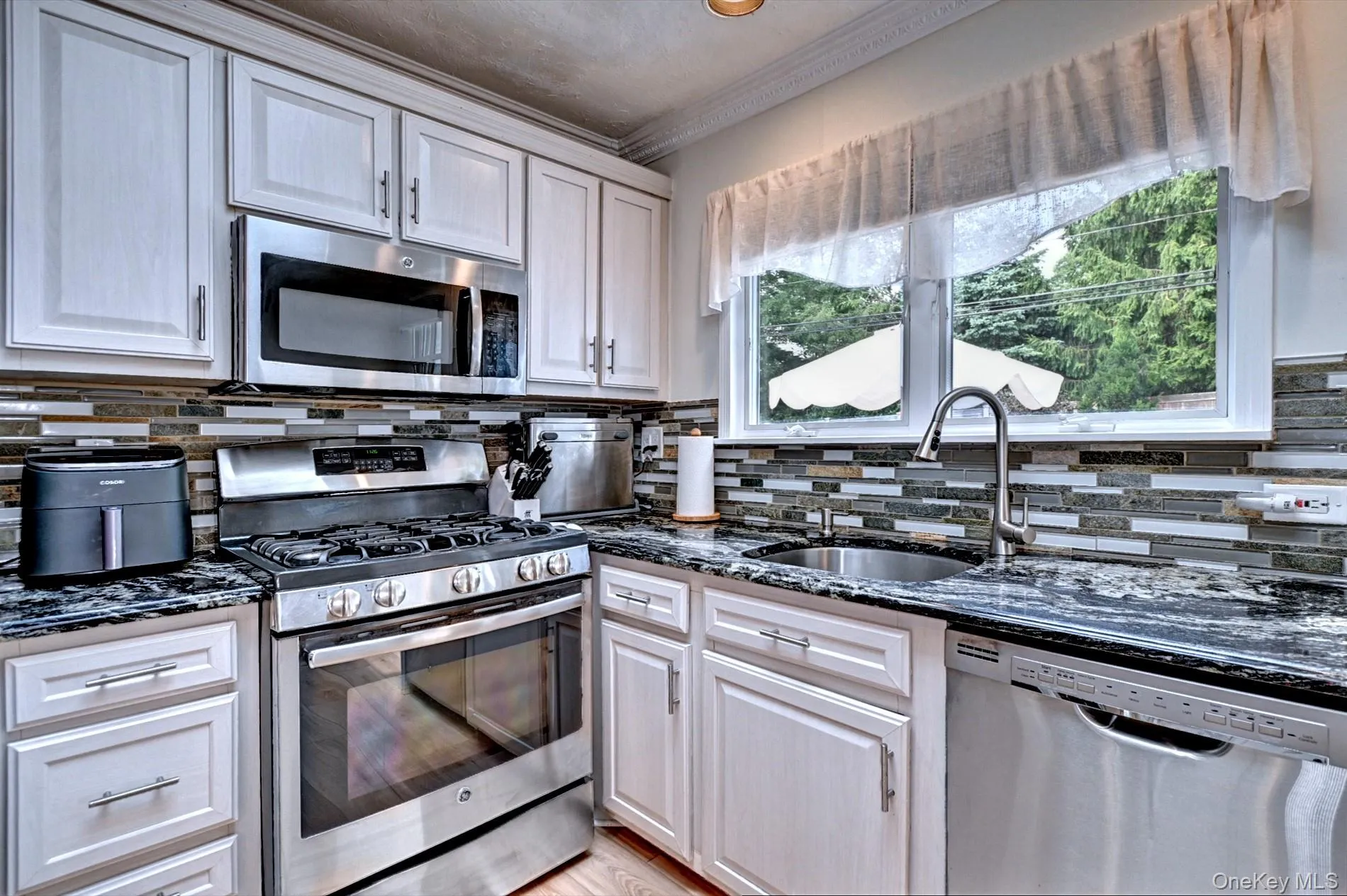 116 Shenandoah Boulevard, Smithtown, NY, 3 Bedrooms Bedrooms, 6 Rooms Rooms,2 BathroomsBathrooms,Residential,For Rent,Shenandoah,0,1037737 116 Shenandoah Boulevard, Smithtown, NY, 3 Bedrooms Bedrooms, 6 Rooms Rooms,2 BathroomsBathrooms,Residential,For Rent,Shenandoah,0,1037737