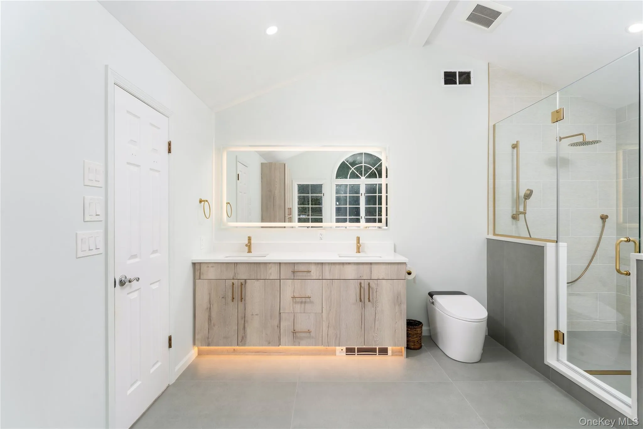 Dual vanity, Gerber fixtures, Lighted mirror, Accent lighting, Toe kick heaters Dual vanity, Gerber fixtures, Lighted mirror, Accent lighting, Toe kick heaters