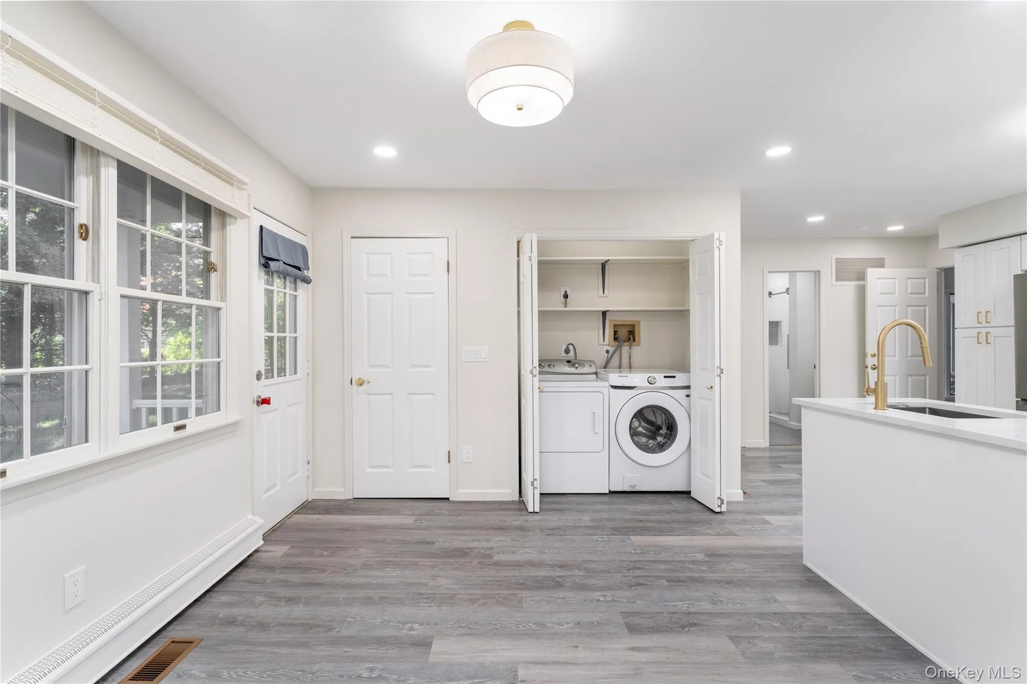 Separate entry, washer/dryer, coat closet Separate entry, washer/dryer, coat closet