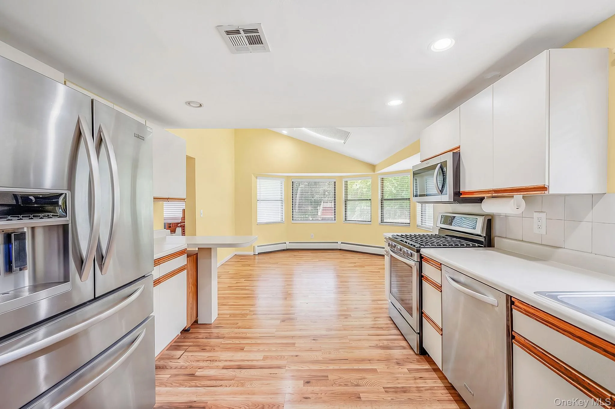 41 Apple Tree Drive, Smithtown, NY, 5 Bedrooms Bedrooms, 8 Rooms Rooms,3 BathroomsBathrooms,Residential,For Rent,Apple Tree,0,1037743 41 Apple Tree Drive, Smithtown, NY, 5 Bedrooms Bedrooms, 8 Rooms Rooms,3 BathroomsBathrooms,Residential,For Rent,Apple Tree,0,1037743