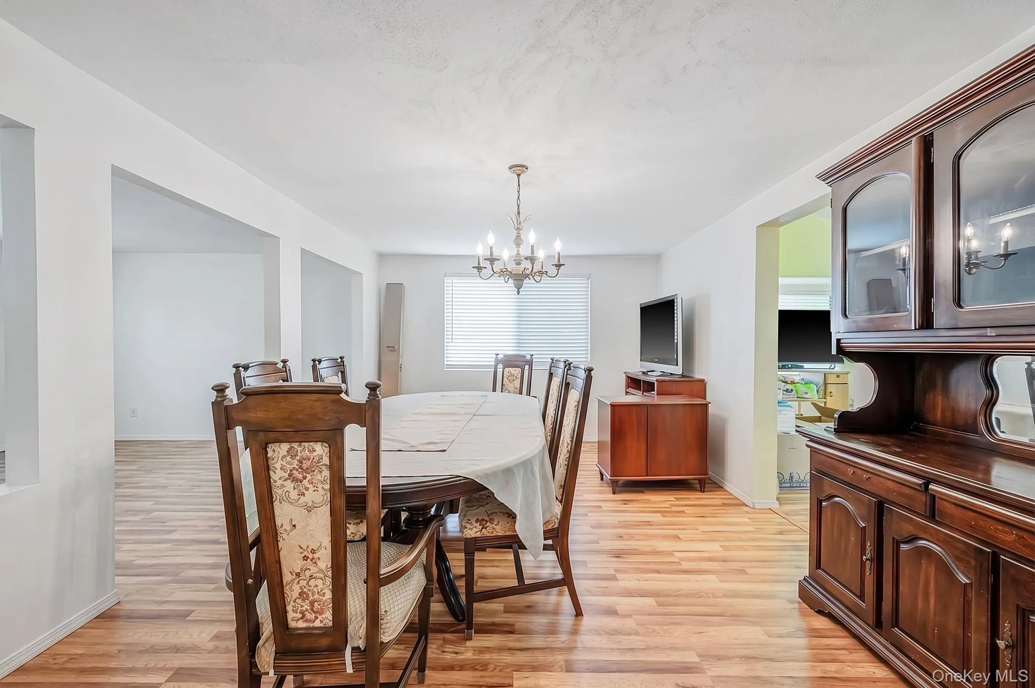 41 Apple Tree Drive, Smithtown, NY, 5 Bedrooms Bedrooms, 8 Rooms Rooms,3 BathroomsBathrooms,Residential,For Rent,Apple Tree,0,1037743 41 Apple Tree Drive, Smithtown, NY, 5 Bedrooms Bedrooms, 8 Rooms Rooms,3 BathroomsBathrooms,Residential,For Rent,Apple Tree,0,1037743