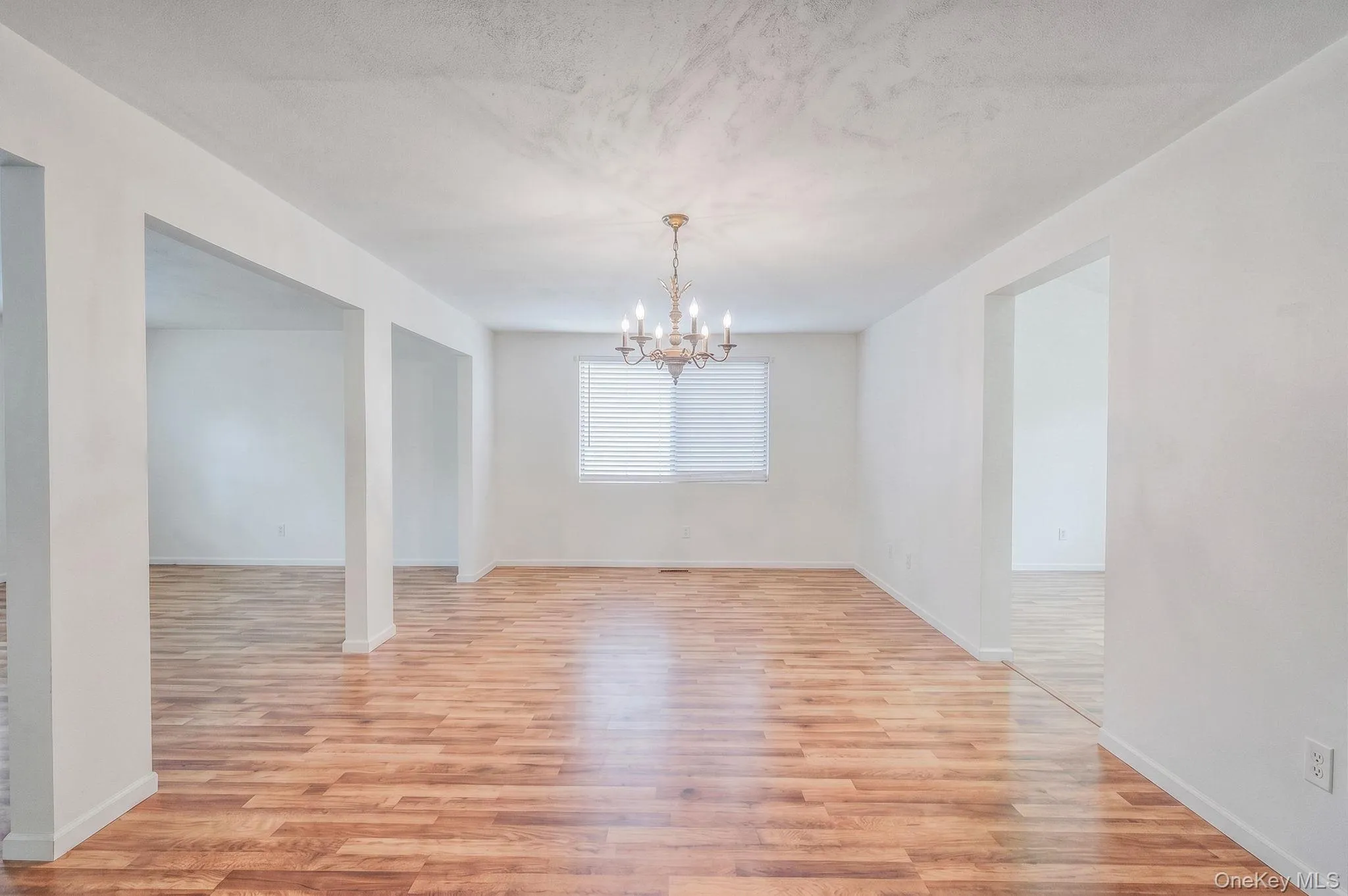 41 Apple Tree Drive, Smithtown, NY, 5 Bedrooms Bedrooms, 8 Rooms Rooms,3 BathroomsBathrooms,Residential,For Rent,Apple Tree,0,1037743 41 Apple Tree Drive, Smithtown, NY, 5 Bedrooms Bedrooms, 8 Rooms Rooms,3 BathroomsBathrooms,Residential,For Rent,Apple Tree,0,1037743