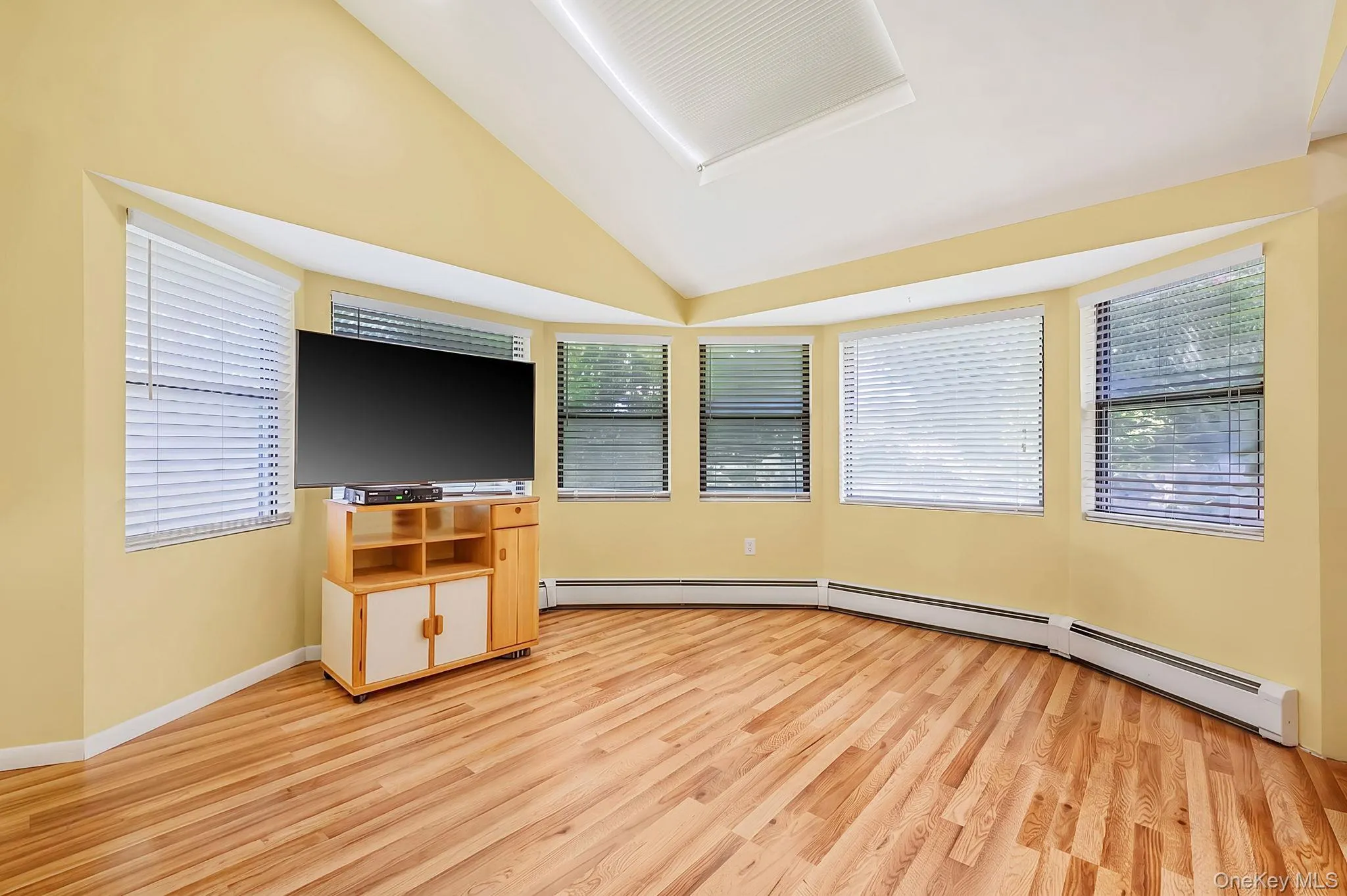 41 Apple Tree Drive, Smithtown, NY, 5 Bedrooms Bedrooms, 8 Rooms Rooms,3 BathroomsBathrooms,Residential,For Rent,Apple Tree,0,1037743 41 Apple Tree Drive, Smithtown, NY, 5 Bedrooms Bedrooms, 8 Rooms Rooms,3 BathroomsBathrooms,Residential,For Rent,Apple Tree,0,1037743