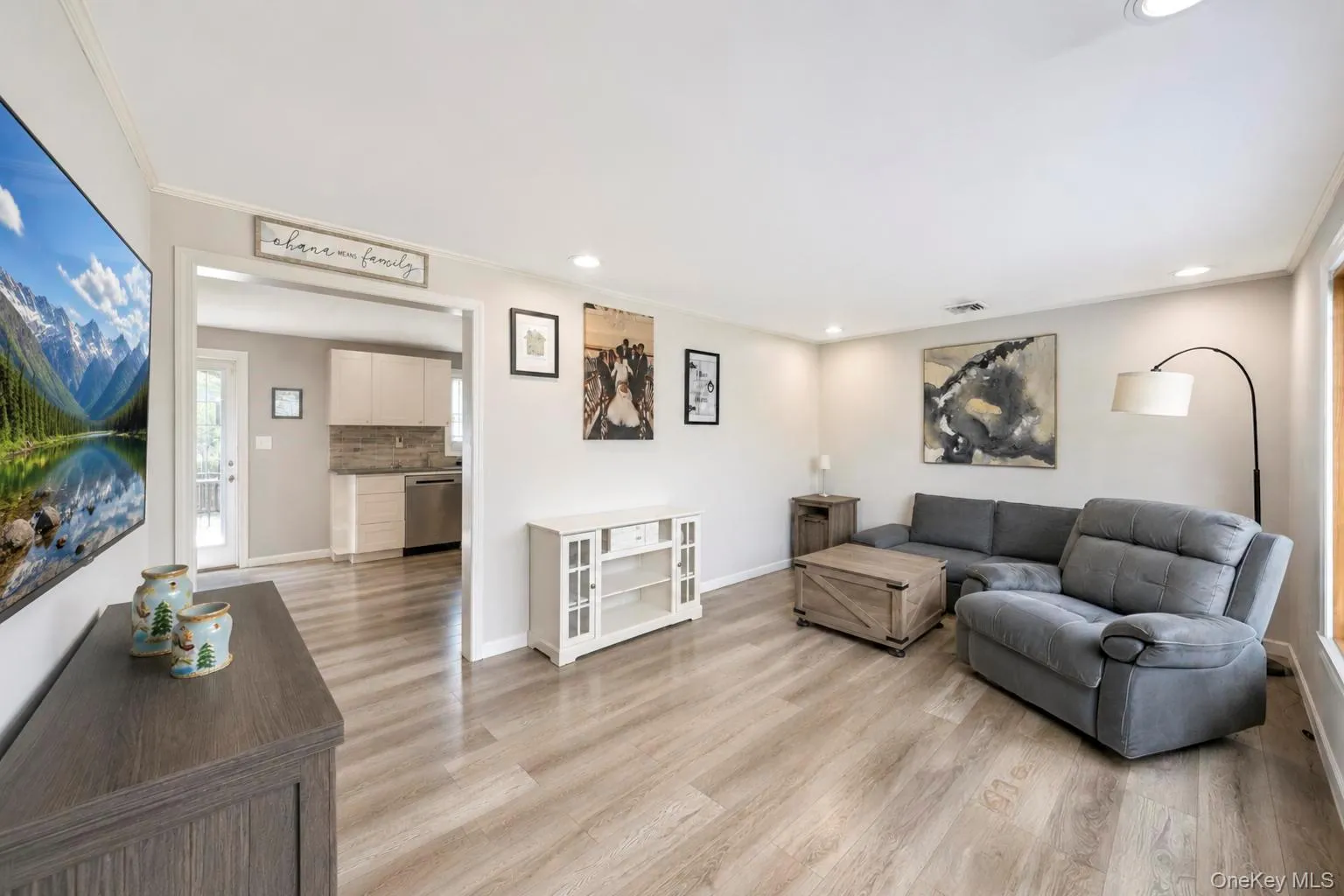 28 Mapleton Avenue, Brookhaven, NY, 3 Bedrooms Bedrooms, 6 Rooms Rooms,2 BathroomsBathrooms,Residential,For Rent,Mapleton,0,1037744 28 Mapleton Avenue, Brookhaven, NY, 3 Bedrooms Bedrooms, 6 Rooms Rooms,2 BathroomsBathrooms,Residential,For Rent,Mapleton,0,1037744