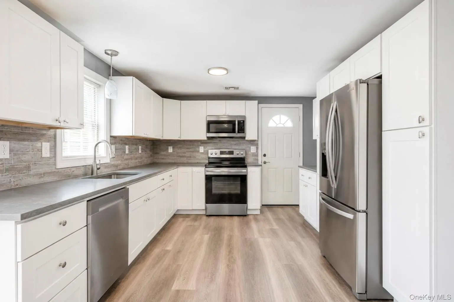 28 Mapleton Avenue, Brookhaven, NY, 3 Bedrooms Bedrooms, 6 Rooms Rooms,2 BathroomsBathrooms,Residential,For Rent,Mapleton,0,1037744 28 Mapleton Avenue, Brookhaven, NY, 3 Bedrooms Bedrooms, 6 Rooms Rooms,2 BathroomsBathrooms,Residential,For Rent,Mapleton,0,1037744