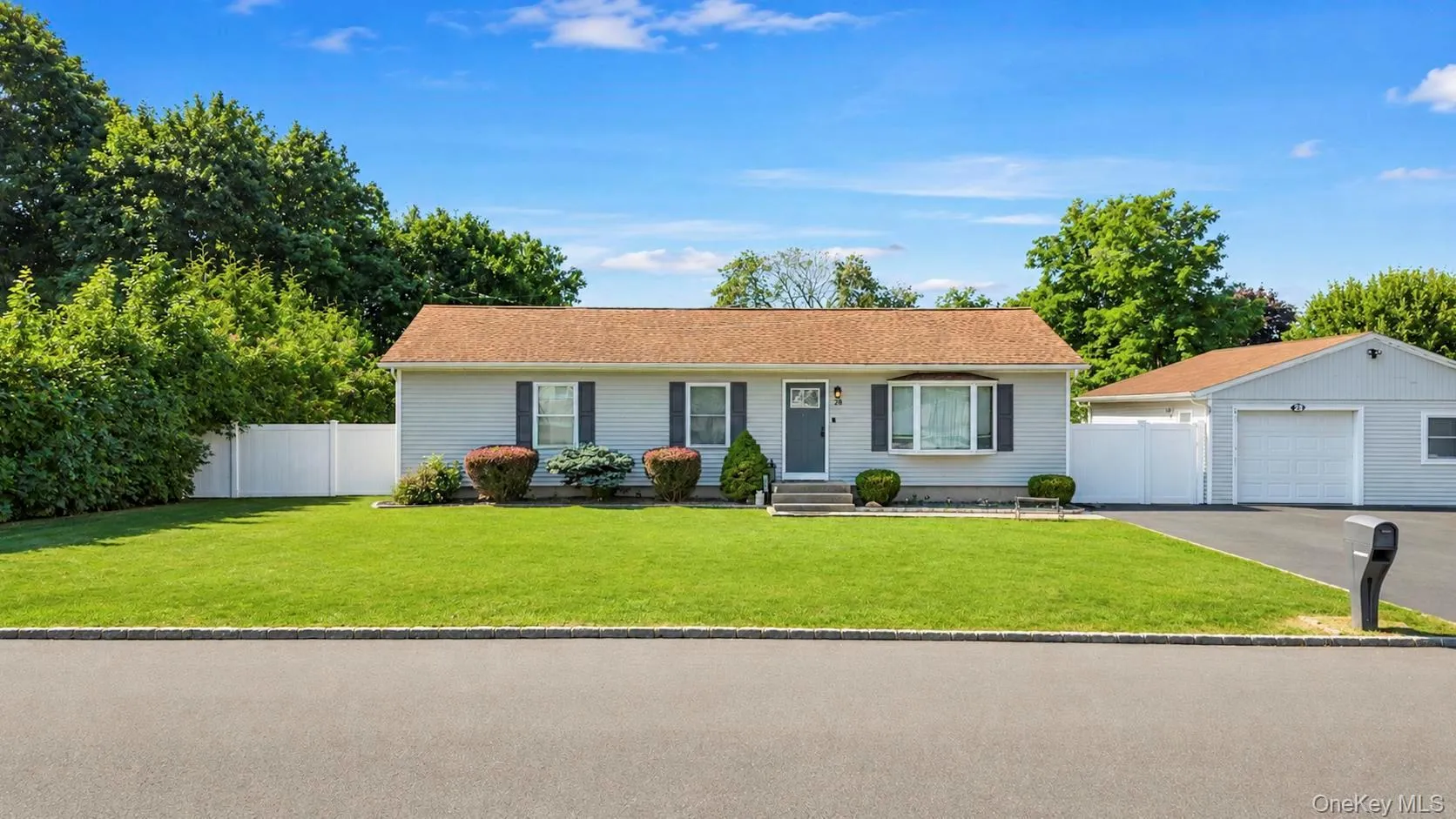 28 Mapleton Avenue, Brookhaven, NY, 3 Bedrooms Bedrooms, 6 Rooms Rooms,2 BathroomsBathrooms,Residential,For Rent,Mapleton,0,1037744 28 Mapleton Avenue, Brookhaven, NY, 3 Bedrooms Bedrooms, 6 Rooms Rooms,2 BathroomsBathrooms,Residential,For Rent,Mapleton,0,1037744