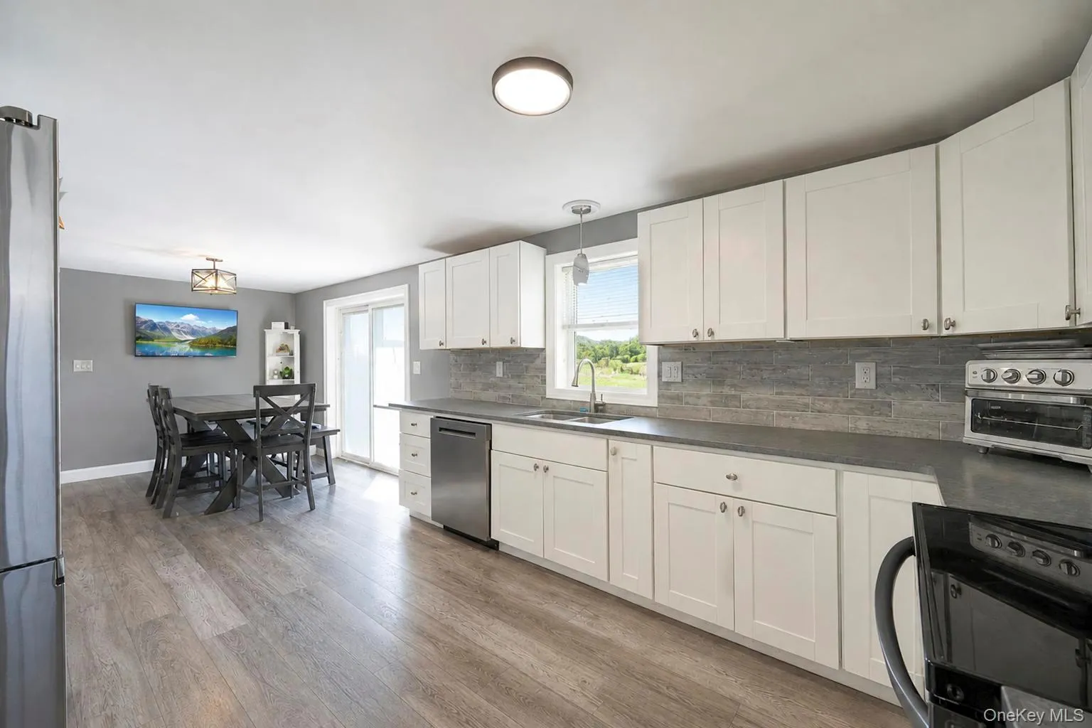 28 Mapleton Avenue, Brookhaven, NY, 3 Bedrooms Bedrooms, 6 Rooms Rooms,2 BathroomsBathrooms,Residential,For Rent,Mapleton,0,1037744 28 Mapleton Avenue, Brookhaven, NY, 3 Bedrooms Bedrooms, 6 Rooms Rooms,2 BathroomsBathrooms,Residential,For Rent,Mapleton,0,1037744