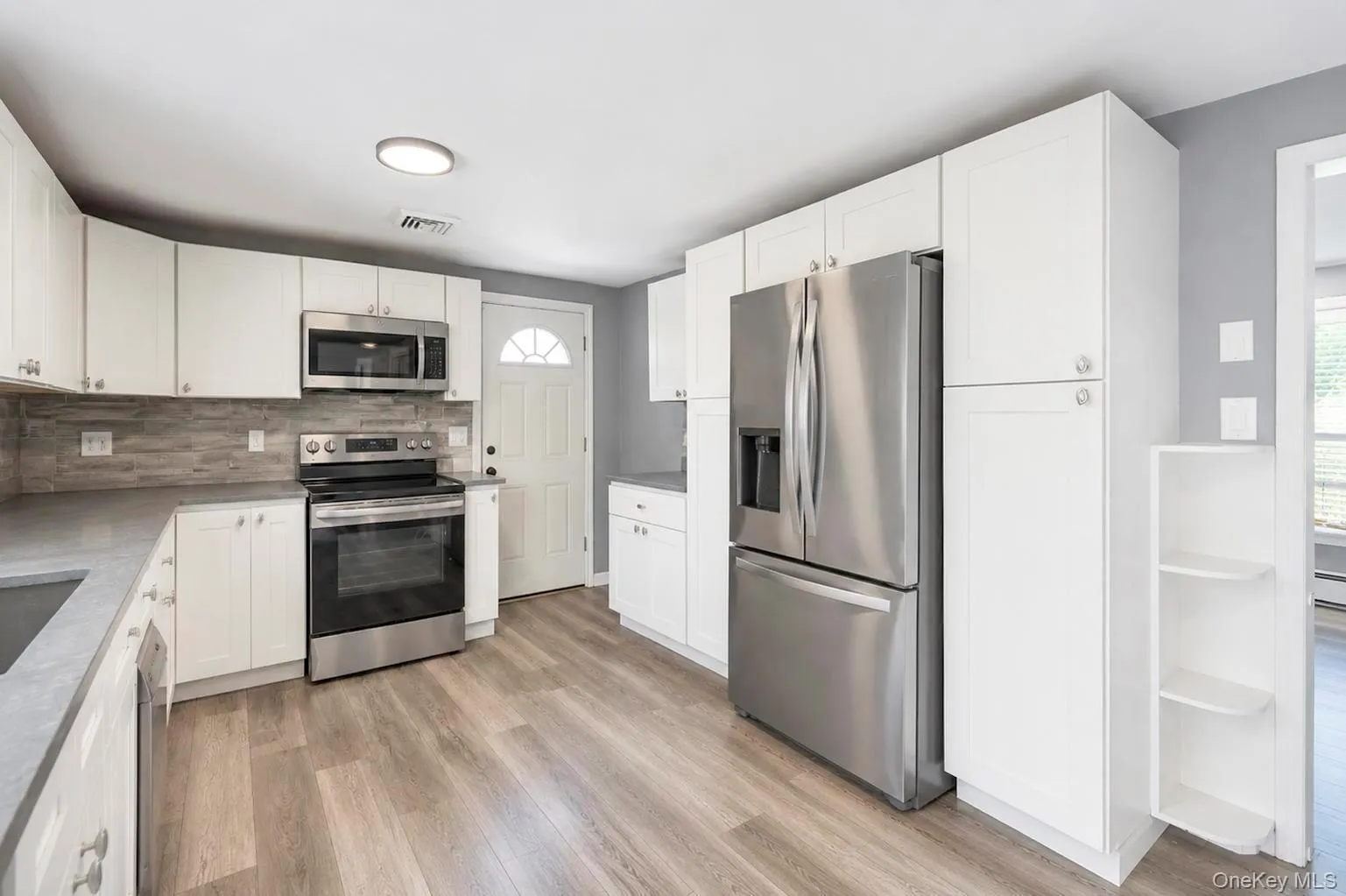 28 Mapleton Avenue, Brookhaven, NY, 3 Bedrooms Bedrooms, 6 Rooms Rooms,2 BathroomsBathrooms,Residential,For Rent,Mapleton,0,1037744 28 Mapleton Avenue, Brookhaven, NY, 3 Bedrooms Bedrooms, 6 Rooms Rooms,2 BathroomsBathrooms,Residential,For Rent,Mapleton,0,1037744