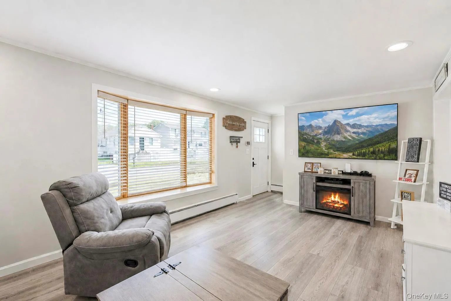 28 Mapleton Avenue, Brookhaven, NY, 3 Bedrooms Bedrooms, 6 Rooms Rooms,2 BathroomsBathrooms,Residential,For Rent,Mapleton,0,1037744 28 Mapleton Avenue, Brookhaven, NY, 3 Bedrooms Bedrooms, 6 Rooms Rooms,2 BathroomsBathrooms,Residential,For Rent,Mapleton,0,1037744