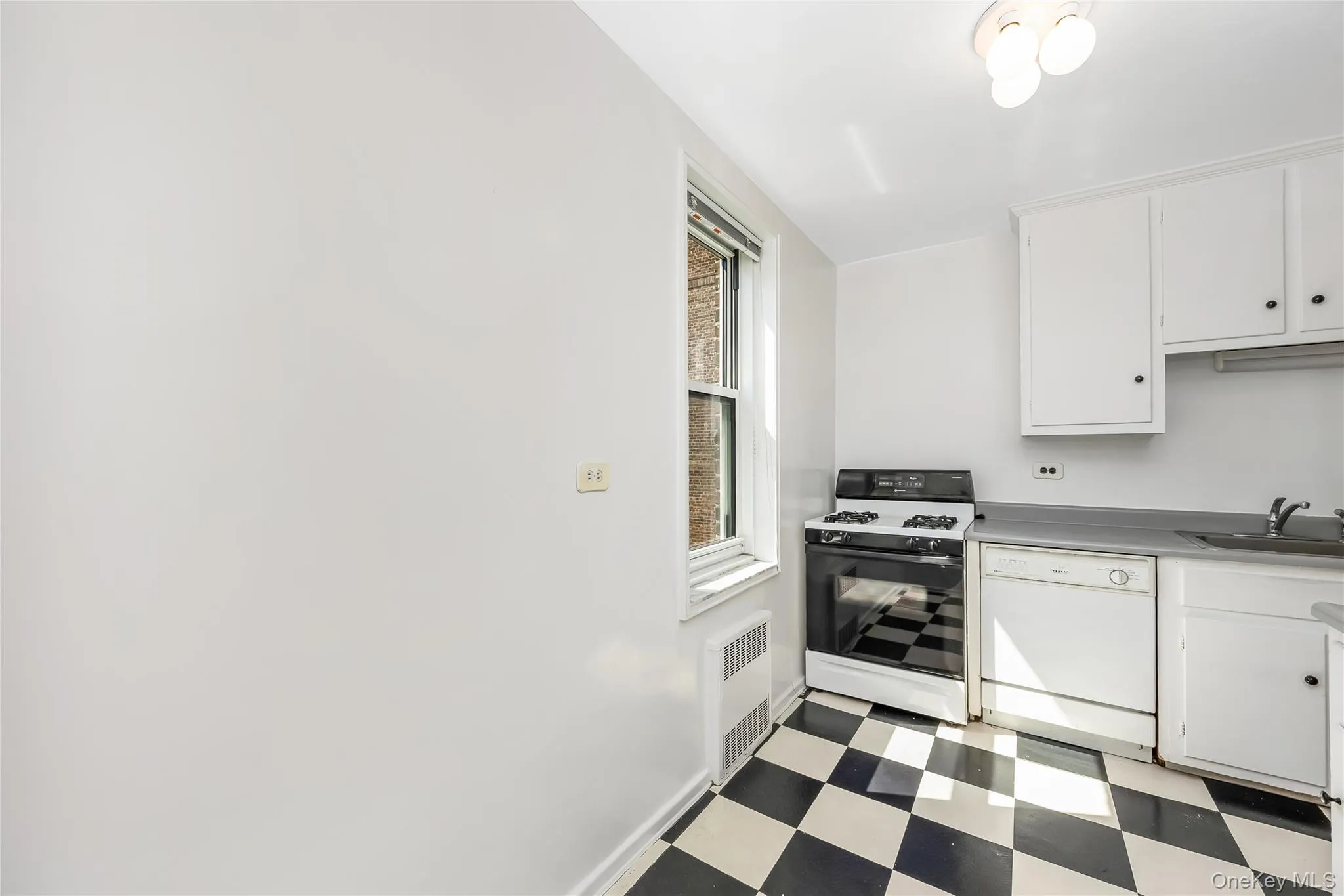 112-20 72nd DRIVE, New York, NY, 1 Bedroom Bedrooms, 4 Rooms Rooms,1 BathroomBathrooms,Residential,For Rent,72nd DRIVE,0,1037749 112-20 72nd DRIVE, New York, NY, 1 Bedroom Bedrooms, 4 Rooms Rooms,1 BathroomBathrooms,Residential,For Rent,72nd DRIVE,0,1037749