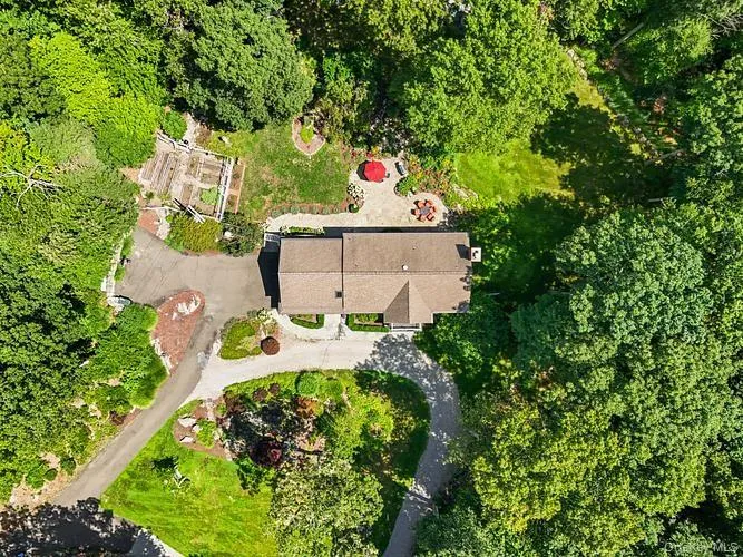 33 Peters Lane, Pound Ridge, NY, 5 Bedrooms Bedrooms, 10 Rooms Rooms,3 BathroomsBathrooms,Residential,For Rent,Peters,0,1037750 33 Peters Lane, Pound Ridge, NY, 5 Bedrooms Bedrooms, 10 Rooms Rooms,3 BathroomsBathrooms,Residential,For Rent,Peters,0,1037750