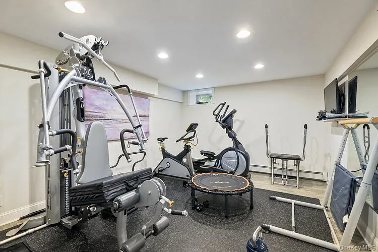 Gym area in basement (Equipment excluded) Gym area in basement (Equipment excluded)