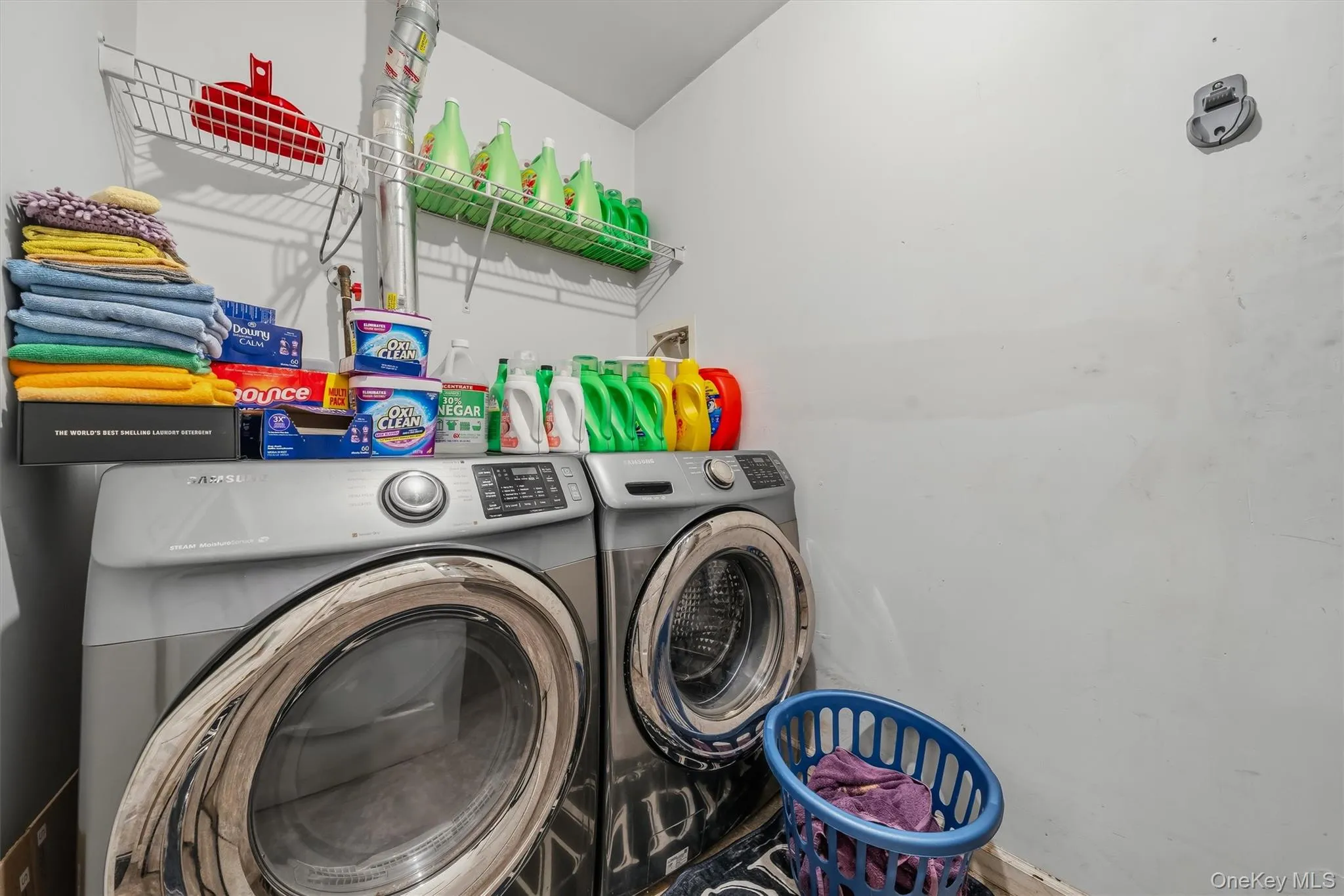 4 Ross Lane, Deerpark, NY, 3 Bedrooms Bedrooms, 7 Rooms Rooms,3 BathroomsBathrooms,Residential,For Rent,Ross,0,1037762 4 Ross Lane, Deerpark, NY, 3 Bedrooms Bedrooms, 7 Rooms Rooms,3 BathroomsBathrooms,Residential,For Rent,Ross,0,1037762