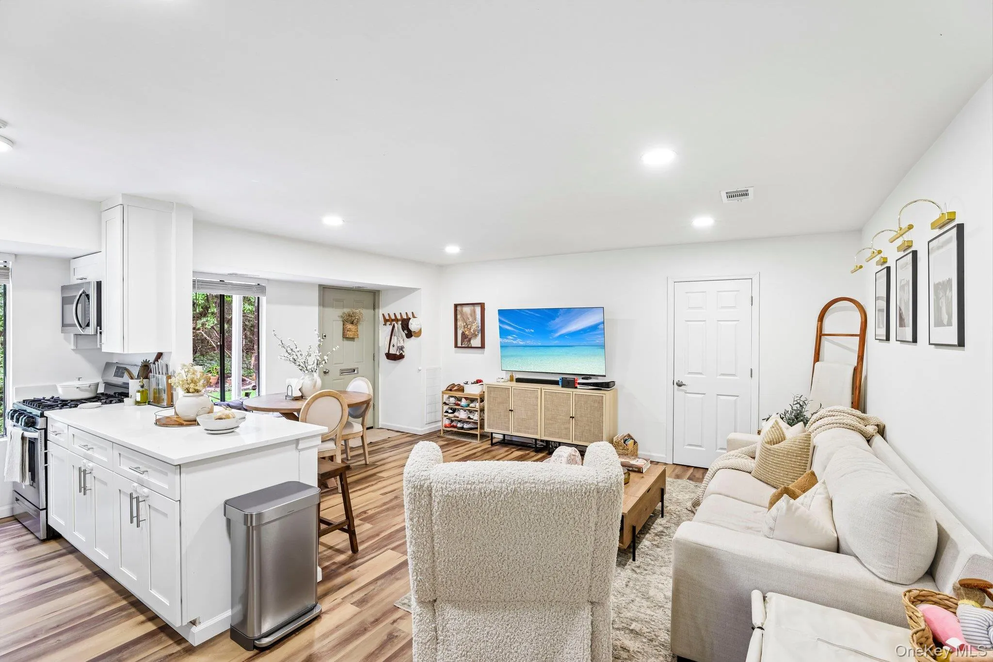 1 Houston Court, Brookhaven, NY, 1 Bedroom Bedrooms, 4 Rooms Rooms,1 BathroomBathrooms,Residential,For Rent,Houston,0,1037785 1 Houston Court, Brookhaven, NY, 1 Bedroom Bedrooms, 4 Rooms Rooms,1 BathroomBathrooms,Residential,For Rent,Houston,0,1037785