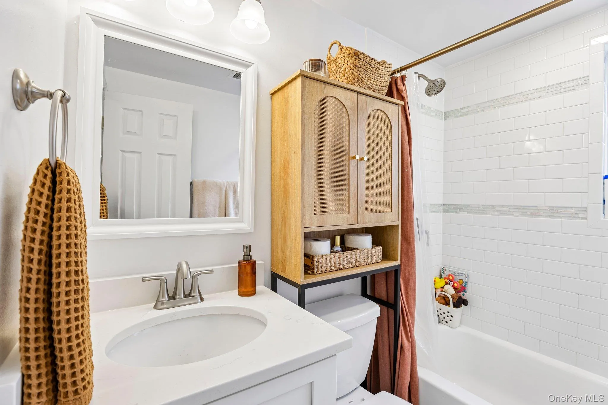 A full renovated bath, tastefully designed with stylish finishes and thoughtful details. A full renovated bath, tastefully designed with stylish finishes and thoughtful details.
