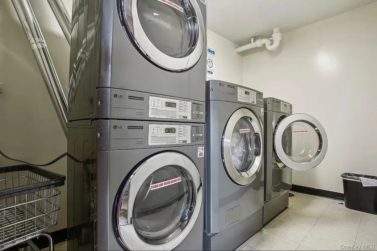 15038 Union Turnpike, New York, NY, 2 Bedrooms Bedrooms, 4 Rooms Rooms,2 BathroomsBathrooms,Residential Lease,For Rent,Union,0,1037796 15038 Union Turnpike, New York, NY, 2 Bedrooms Bedrooms, 4 Rooms Rooms,2 BathroomsBathrooms,Residential Lease,For Rent,Union,0,1037796