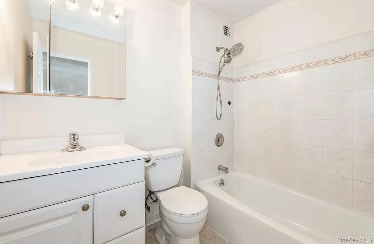 15038 Union Turnpike, New York, NY, 2 Bedrooms Bedrooms, 4 Rooms Rooms,2 BathroomsBathrooms,Residential Lease,For Rent,Union,0,1037796 15038 Union Turnpike, New York, NY, 2 Bedrooms Bedrooms, 4 Rooms Rooms,2 BathroomsBathrooms,Residential Lease,For Rent,Union,0,1037796